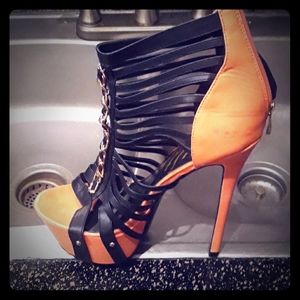 Size 10 MAKE A OFFER LOOKING TO SELL TODAY